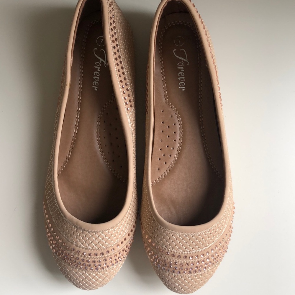 Flat shoes